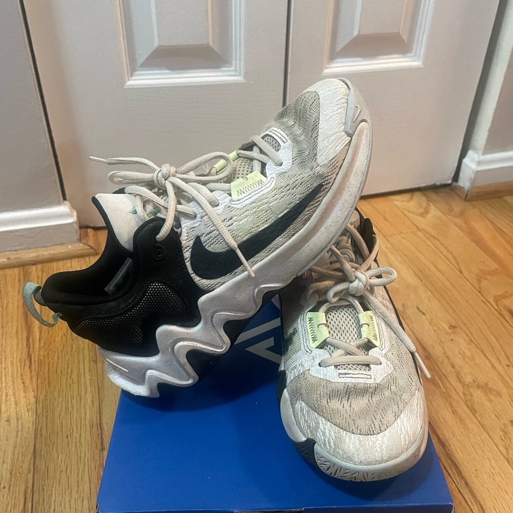 Boys Size 4 1/2 Giannis Immortality 2
